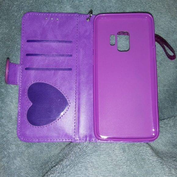 Phone case... - Picture 4 of 8